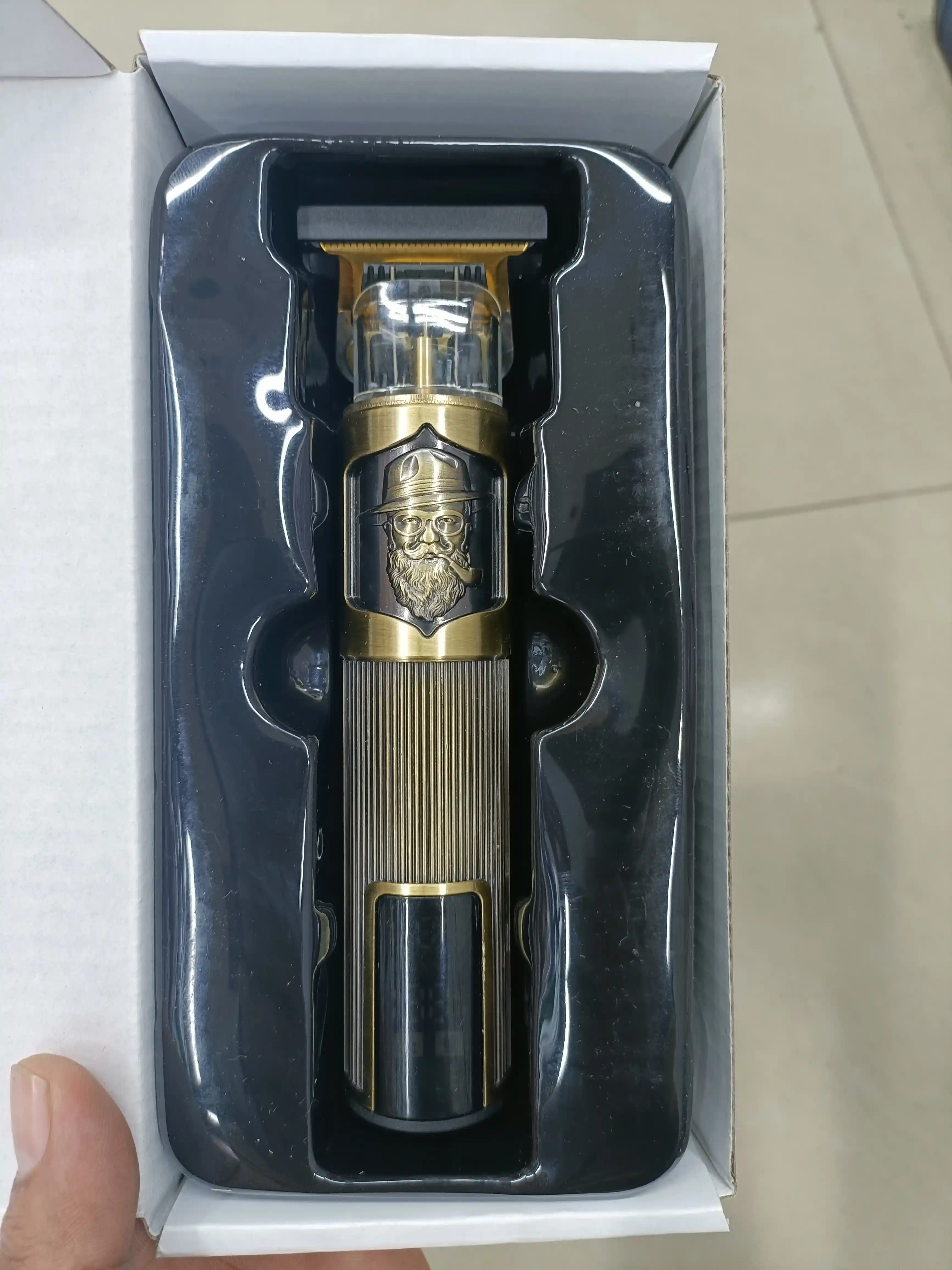 T 12 Hair trimmer rechargeable high quality with digital display)